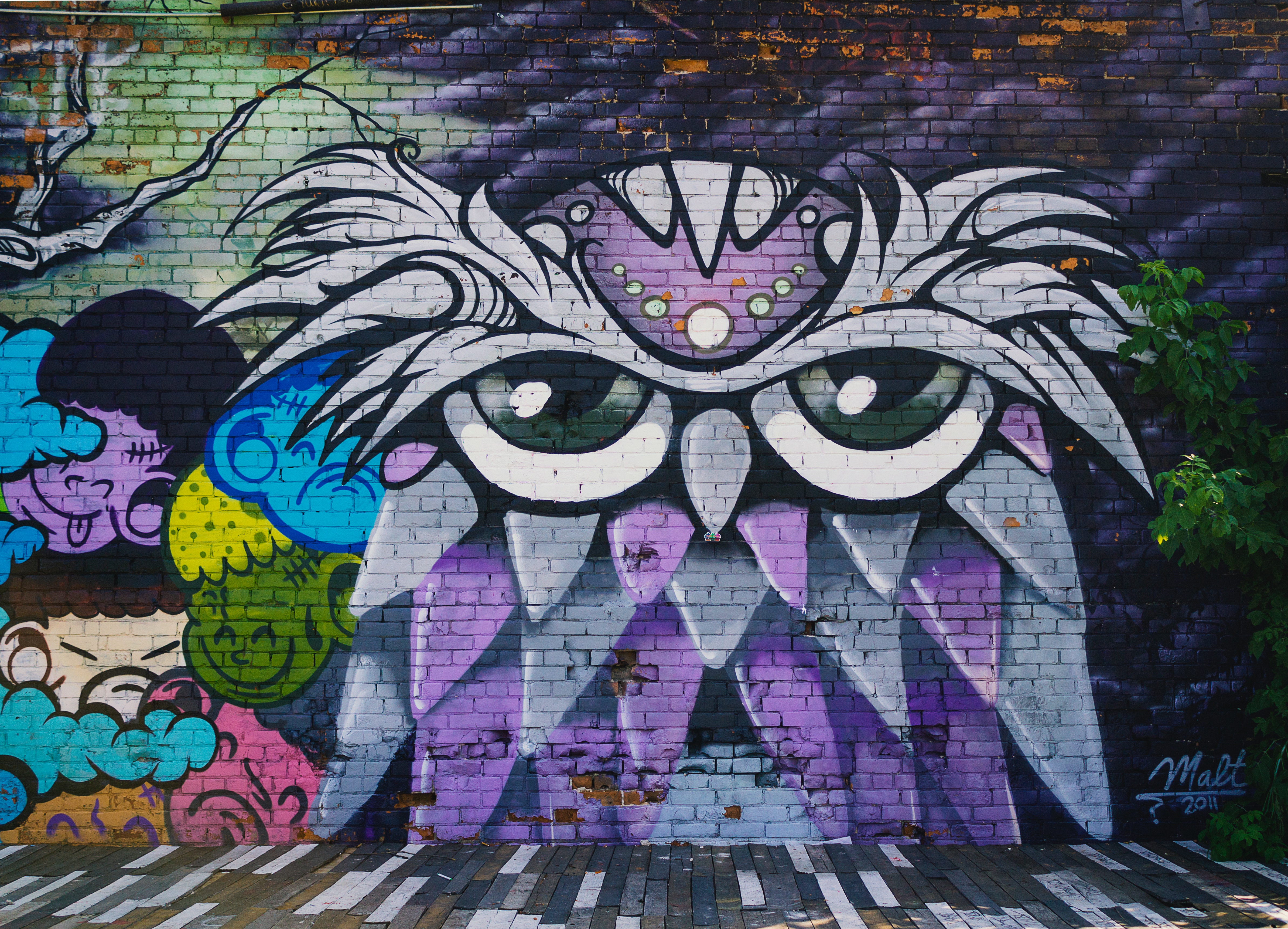 Cartoonish mural of a sleepy-looking owl